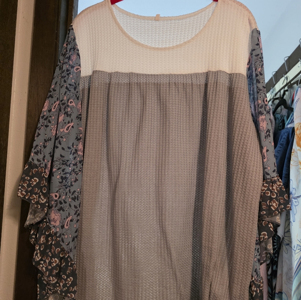 Floral Gray and Cream Women's Top